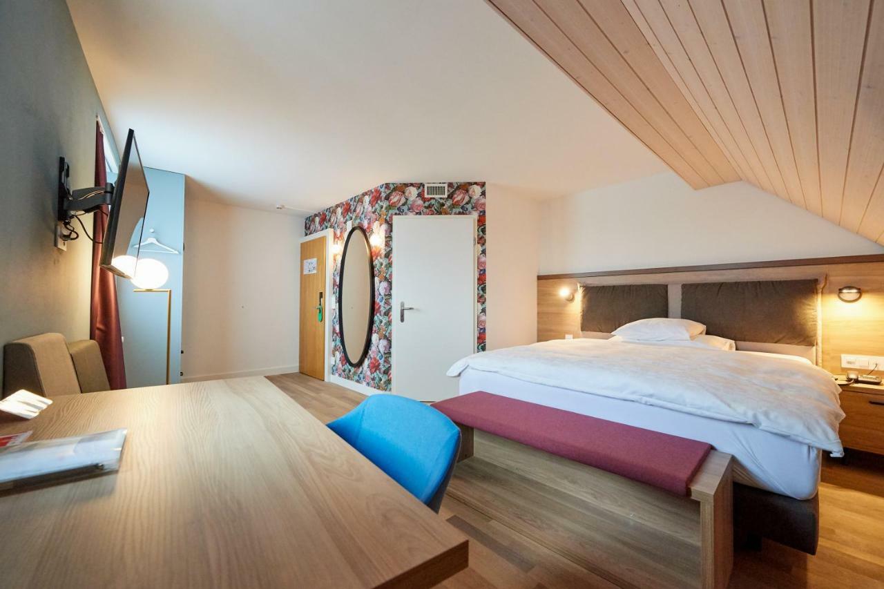 Hotel Restaurant Zum Goldenen Kopf Bülach Exteriör bild