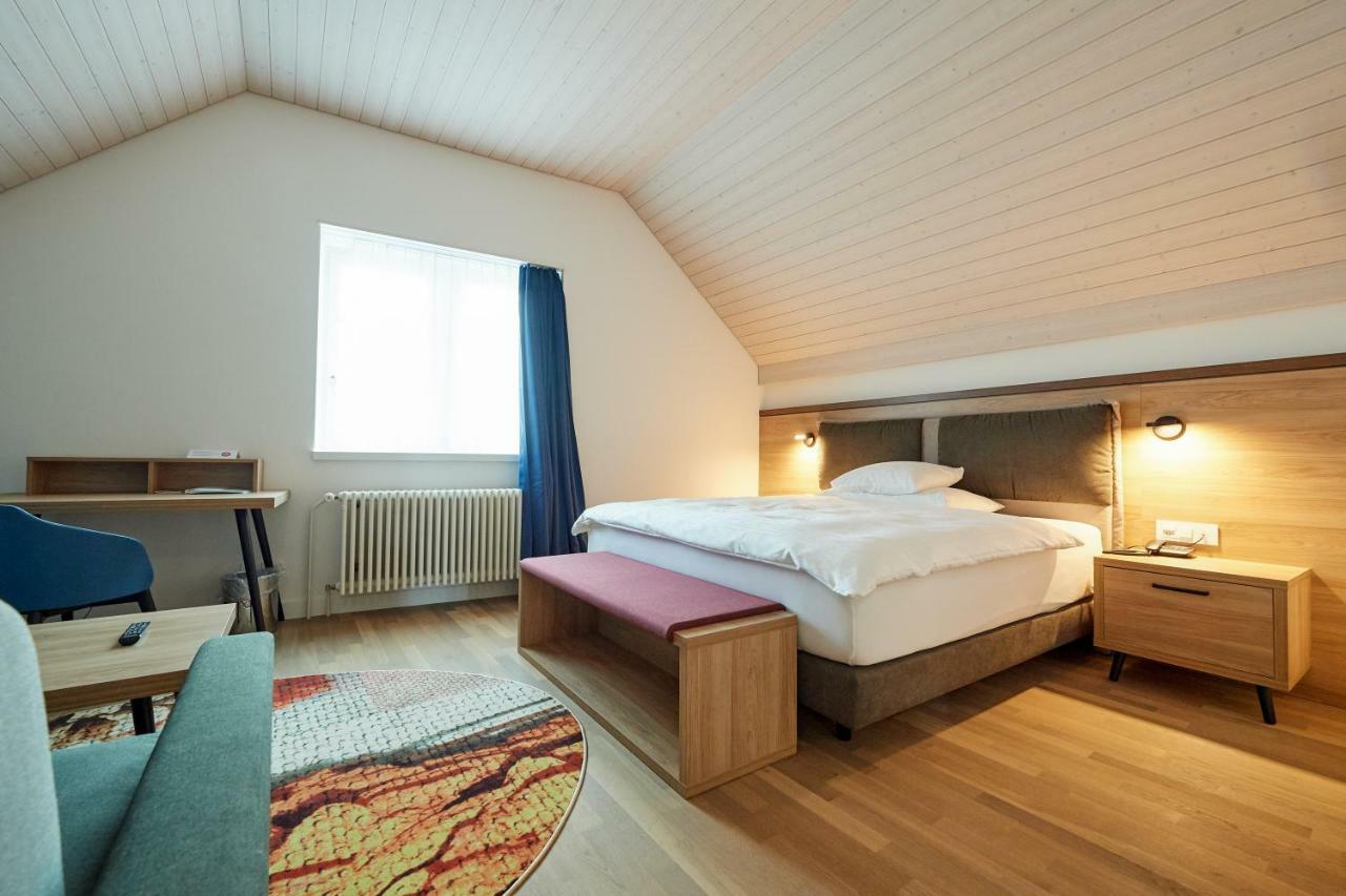 Hotel Restaurant Zum Goldenen Kopf Bülach Exteriör bild